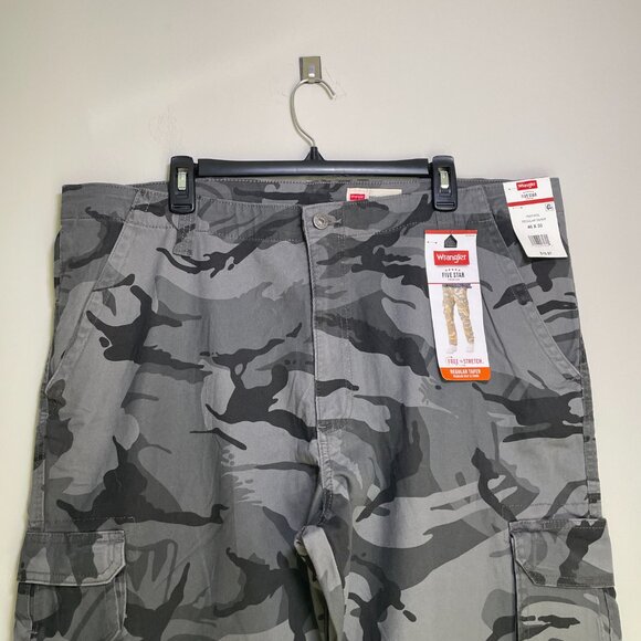 Men's NWT Wrangler Regular Taper Black & Gray Camo Pants - Size 40x30 - Picture 3 of 14
